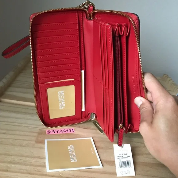 Michael Kors wallet🎈🎈